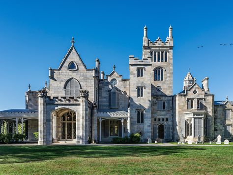 The suburban enclave has a lot to offer—here's how to make the most of a weekend away in the Hudson Valley county. Castles In America, Lyndhurst Mansion, American Castles, Manor Homes, Vanderbilt Mansions, Westchester Ny, Hudson River Valley, Revival Architecture, York Travel