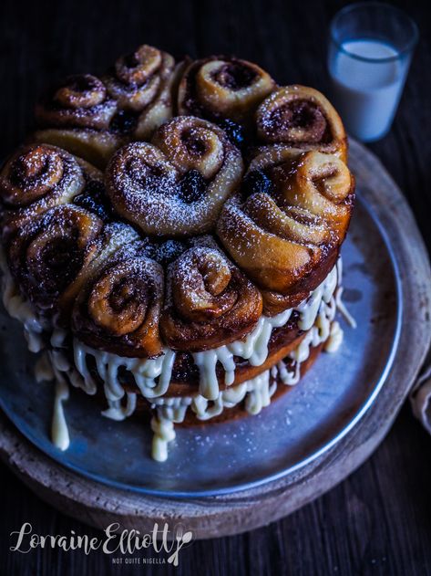 Cinnamon Roll Cake Cinnamon Roll Wedding Cake, Cinnamon Roll Tower, Cinnamon Rolls Cake, Cinnabon Cake, Cinnamon Bun Cake, Birthday Breakfast Party, Butter Cream Cheese Frosting, Bun Cake, Whole Cake