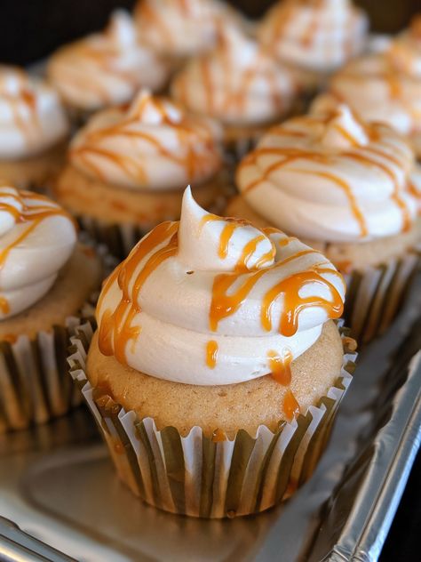 Boozy Cupcakes Recipes, Bourbon Cupcakes, Butterbeer Cupcakes, Harry Potter Butterbeer, Boozy Baking, Boozy Cupcakes, Salted Caramel Frosting, Salted Caramel Cupcakes, Salted Caramel Mocha