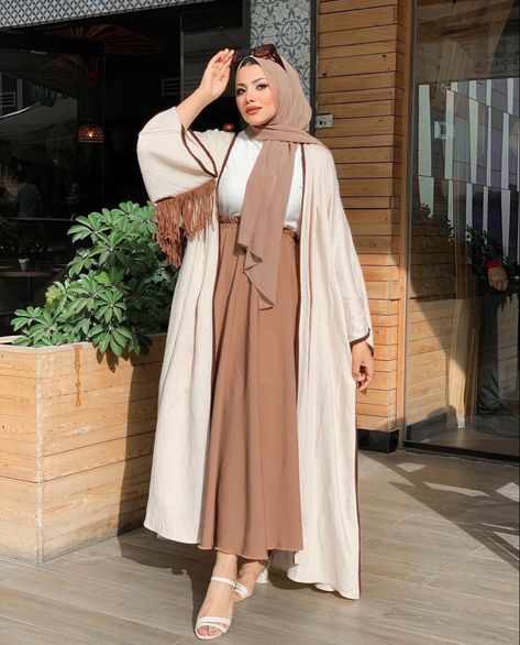 Trendy Hijab Style, Modanisa Outfits, Trendy Abaya Designs, Stylish Modest Outfits, Outfits Muslim, Popular Clothing Styles, Stile Hijab, Simple Style Outfits, Mode Kimono