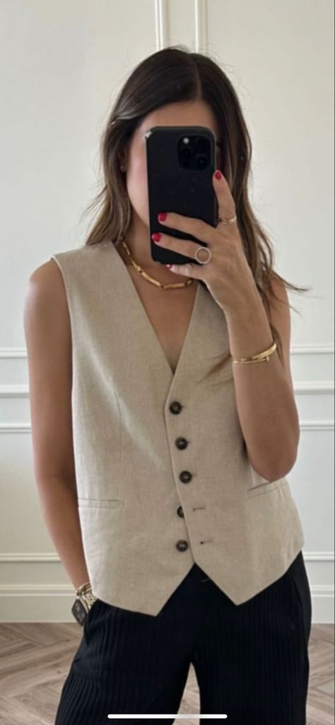 Beige Waistcoat Outfit Women, Cream Waistcoat Outfit Women, Beige Waistcoat Outfit, Beige Vest Outfit, Waistcoat Outfit Women, Waistcoat Outfit, Simple Fall Outfits, Beige Outfit, Street Style Summer