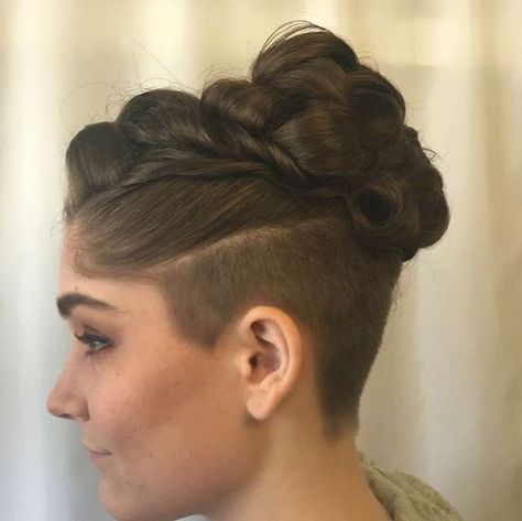 Undercut Updo Hairstyles Wedding, Short Hair Shaved Sides, Mf Hussain, Side Cut Hairstyles, Undercut Haircut, Undercut Hairstyles Women, Undercut Long Hair, Half Shaved Hair, Half Shaved