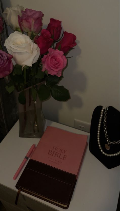 Bible study with roses Prayer Aesthetic Black Women, Peaceful Aesthetic Black Women, Black Girls Bible Aesthetic, Luxury Christian Aesthetic, Chruch Girl Asthetic, Vison Boards God, Praying Black Woman Aesthetic, Bible Aesthetic Black Women, Baddie Christian Aesthetic