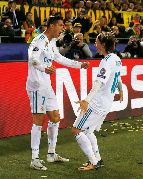 Great weekend! / Buen finde Modric Wallpapers, Real Mardid, Modric Real Madrid, Cristiano Ronaldo Quotes, Ronaldo Quotes, Laptop Brands, Football Players Images, Cristiano Ronaldo 7, National Football Teams