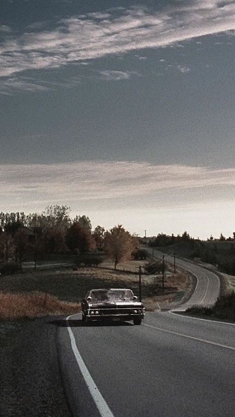 Supernatural Impala Aesthetic, Subtle Supernatural Wallpaper, Spn Wallpaper Aesthetic, Impala 67 Wallpaper, Impala 67 Supernatural, Supernatural Aesthetic Wallpaper, Aesthetic Beautiful Wallpaper, Hippie Car Interior, Inside Car Decorations