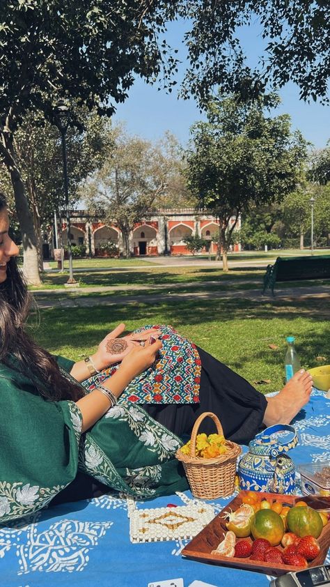 Indian Picnic Aesthetic, Desi Picnic, Indian Picnic, Bridal Picnic, Blob Fish, Picnic Inspo, Easy Korean Words, Desi Aesthetics, Desi Love