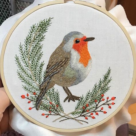 This is probably one of my favourite pieces that I have ever made!! 🤗 There is something indescribable about the feeling of having finished… Robin Embroidery, Chain Embroidery, Long And Short Stitch, Hand Embroidery Patterns Free, Blackwork Embroidery, Rose Violette, French Knots, Embroidery Patterns Free, French Knot