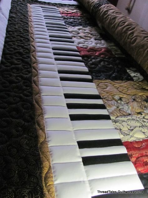 Piano Quilt, Music Quilts, Quilting Borders, Quilt Runners, Quilting Applique, Quilt Borders, Black And White Quilts, English Paper Piecing Quilts, Music Crafts