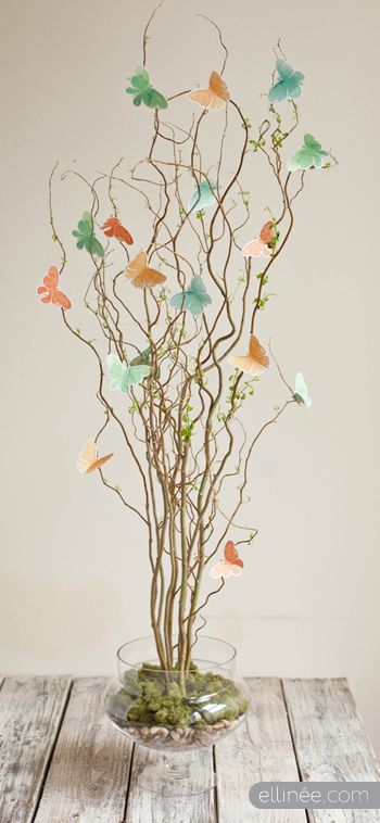 Make a statement for your next gathering with this Twig & Butterfly Centerpiece! Tutorial to create yourself! Butterfly Centerpiece, Butterfly Centerpieces, Deco Champetre, Butterfly Tree, Tafel Decor, Deco Nature, Butterfly Wedding, Butterfly Party, Paper Butterflies