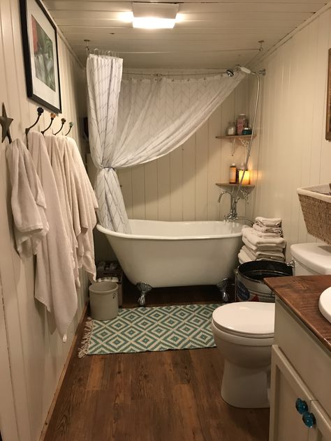 Small Bathroom Clawfoot Tub, Clawfoot Tub Shower Combo, Small Bathroom With Clawfoot Tub, Clawfoot Tub And Shower, Victorian House Bathroom, Clawfoot Tub Ideas, Bathroom With Clawfoot Tub, Clawfoot Tub Bathroom, Washroom Ideas