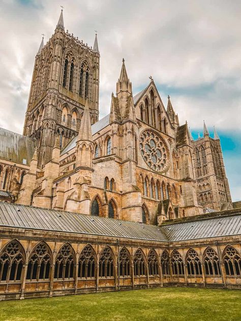 Lincoln Cathedral English Gothic, Lincoln Uk, Lincoln Cathedral, Gothic Cathedrals, Cathedral Architecture, Gothic Cathedral, European Architecture, Church Of England, Old Churches