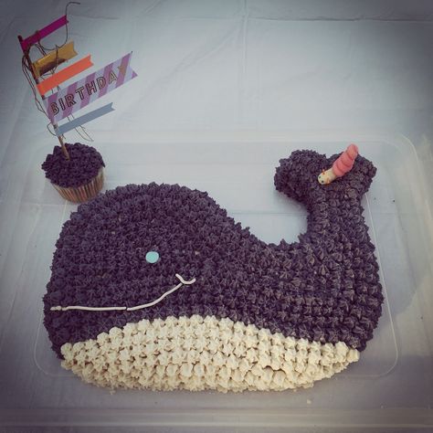 Snail on the tail of a whale birthday cake Snail And The Whale Cake, Whale Birthday Cake, Diy Whale, Whale Cake, Whale Cakes, Whale Party, Snail And The Whale, Boy Cakes, Whale Birthday