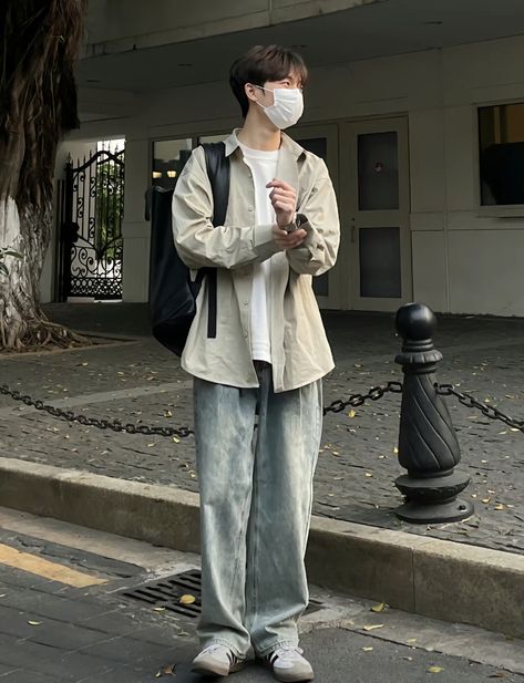 men’s fashion inspo outfit xiaohongshu xhs chinese Chinese Man Outfit, Chinese Men Outfit, China Street Fashion Men, Chinese Street Fashion Men, Streetwear Boy, Outfits Dr, Korean Street Fashion Men, China Street Fashion, Chinese Outfit