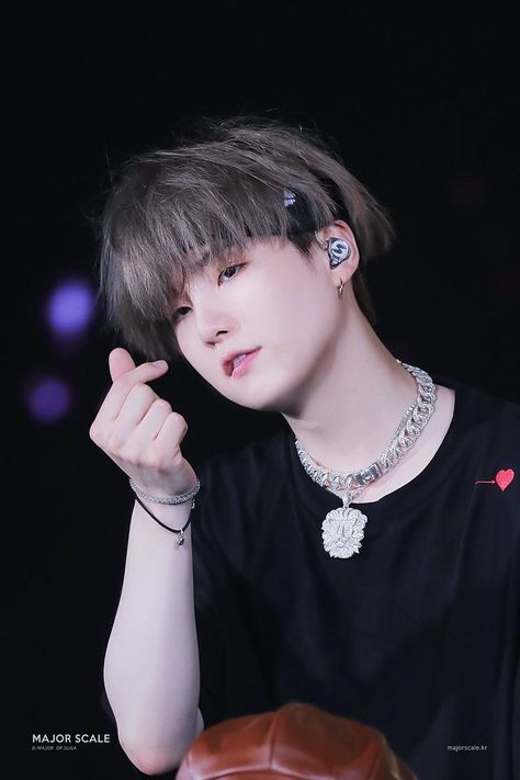 𝗽𝗶𝗻𝘁𝗲𝗿𝗲𝘀𝘁: 𝗵𝗼𝗻𝗲𝗲𝘆𝗷𝗶𝗻 ✩ Bts Things, Gummy Smile, Suga Bts Swag, Shizuoka, Min Yoongi Bts, Bts Aesthetic, Billboard Music Awards, Meow Meow, Bts Chibi