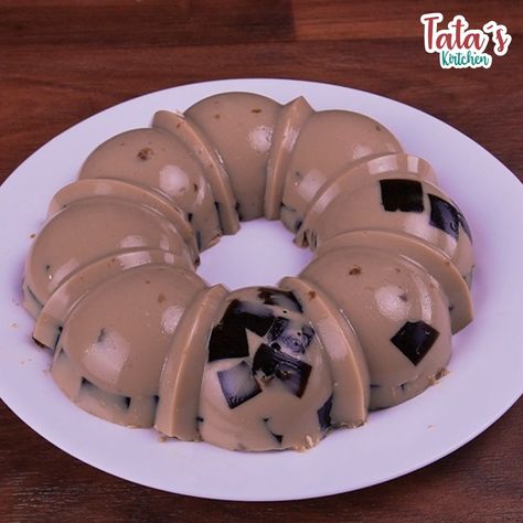 If you are a coffee lover, try this simple and easy recipe! | If you are a coffee lover, try this simple and easy recipe! | By Tata’s kitchen Coffee Jello Desserts, Coffee Jello Recipe, Coffee Jello, Cups Recipes, Jello Mold Recipes, Dessert Cups Recipes, Jello Cake, Jello Desserts, Easy No Bake Desserts