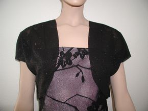 Simple bolero pattern you can sew! by Modestprom.com Also a great site to show you how to make simple alterations for a "fill-in" on a spaghetti strap dress and sewing on a budjet Diy Bolero, Bolero Pattern, Shrug Pattern, Shrug For Dresses, Lace Bolero, Diy Jacket, Altering Clothes, How To Make Clothes, Sewing Patterns Free