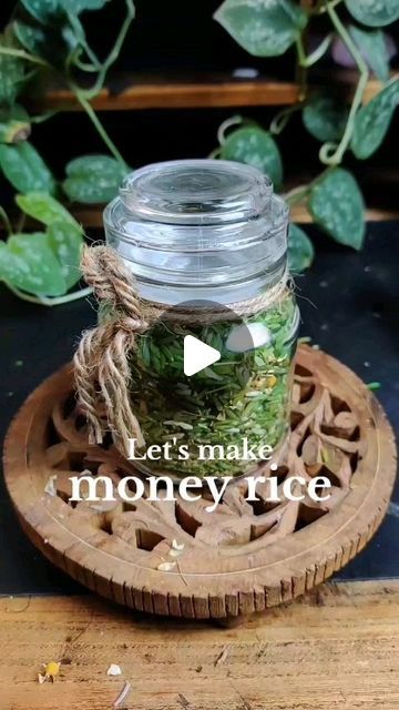 Raven 🌿✨ | Witchcraft Coach on Instagram: "Let's make some money rice! 🤑💸  #spellwork #spellwork101 #money #abundance #moneyspell #moneyspellwork #witchcraft #witch #beginnerwitch #babywitch" Herbs For Money Spell Jar, Money Charm Bag Spell, Money Rice Hoodoo Recipe, Money Rice Spell, Money Rice Recipe, Rice Witchcraft Uses, Herbs For Money Spells, Money Bowl Ingredients, Witch Beginner