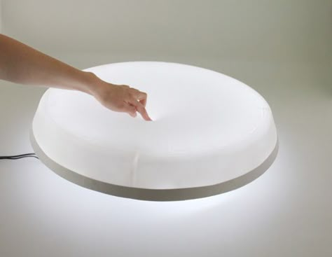 Viktor Alexander Jolbig - Seide - a labmp that is soft to the touch - tangible interface. Interactive Lighting, Tech Inspiration, Berlin Design, Diy Tech, Ui Components, Apartment Projects, Lighting Design Interior, Design Jobs, Yanko Design