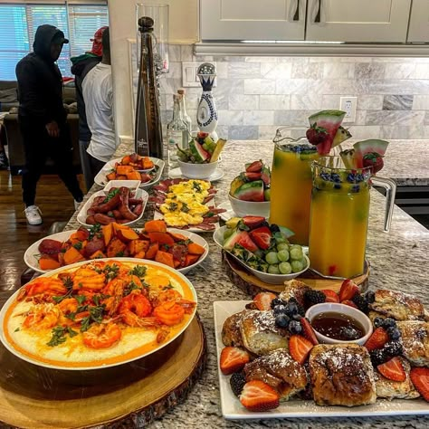 Chef Breakfast, Private Chef Meals, Personal Chef Menu Ideas, Southern Brunch, Private Chef Menu Ideas, Private Chef Aesthetic, Breakfast Quiche Recipes, Friendsgiving Dinner, Party Food Buffet