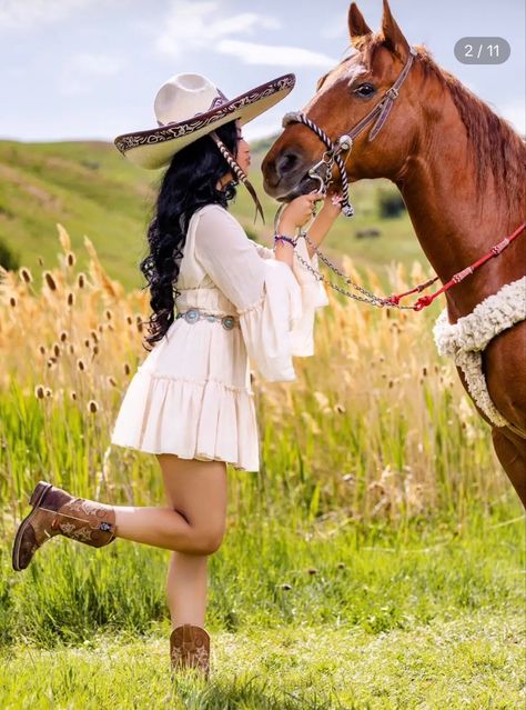 Vaquera Photoshoot Ideas, Western Dress Photoshoot, Vaquera Photoshoot, Western Poses, Cowgirl Senior Pictures, Quince Pics, Birthday Ootd, 18th Birthday Dress, Quince Photoshoot