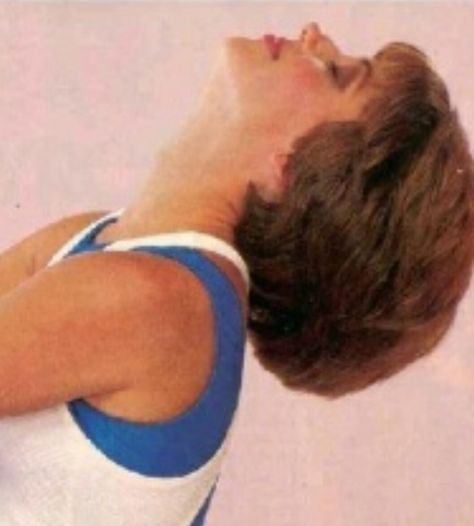 Love this haircut. Dorothy Hamill leaning her hair back. It looks like it's her longer haircut. Longer Haircut, Senior Hairstyles, Dorothy Hamill Haircut, Hairstyles For Seniors, Dorothy Hamill, Katarina Witt, Wedge Haircut, Stylish Haircuts, Makeup Clothes