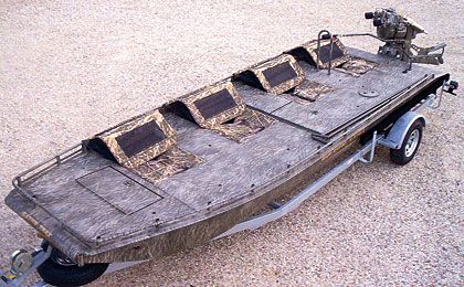 Top Waterfowl Hunting Boats! Duck Boat Ideas, Vintage Duck Hunting, Duck Blinds, Duck Pics, Waterfowl Hunting Gear, Duck Hunting Blinds, Hunting Pics, Hunting Jokes, Boat Blinds