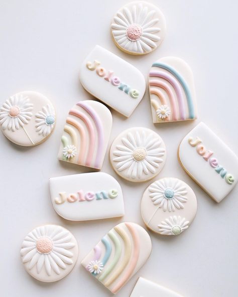 Pastel Cookies Birthday, Rainbow Party Cookies, Pastel Rainbow Birthday Cookies, Pastel Unicorn Cookies, Pastel Cookies Decorated, Pastel Birthday Cookies, Pastel Sugar Cookies, Arch Cookies Decorated, Pastel Rainbow Cookies