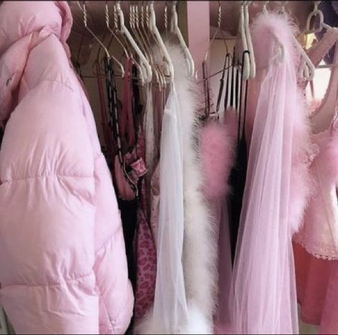 2000s Girly Aesthetic, Pink 2000s Aesthetic, 2000s Pink Aesthetic, Work It Girl, Mean Girls Aesthetic, Pink 2000s, Essential List, 2000s Pink, Pretty Pink Princess