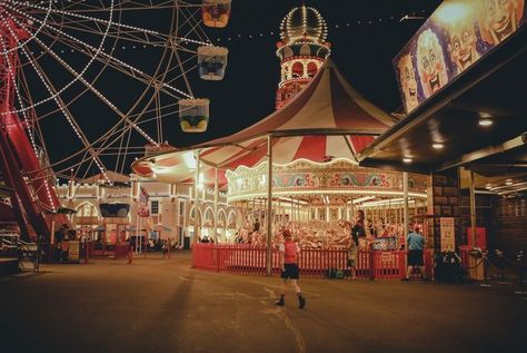 Park Scene, Circus Aesthetic, Top Aesthetic, Luna Park, Night Circus, A Discovery Of Witches, Circus Theme, Big Top, Aesthetic Blue