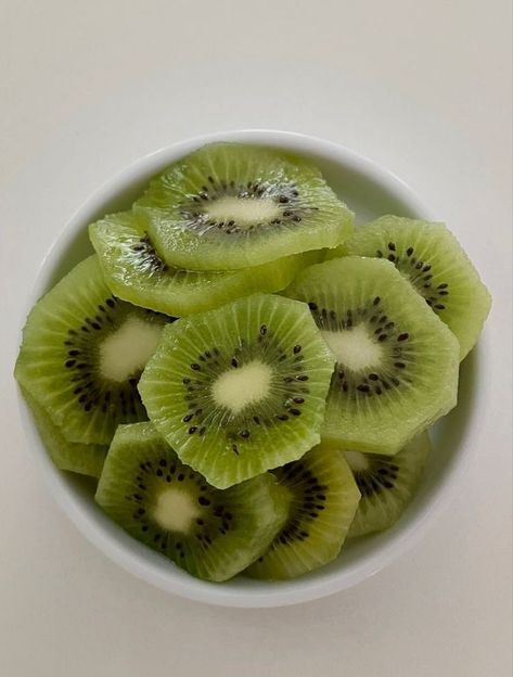 Kiwi Aesthetic, Pocket Sandwiches, Healthy Food Swaps, Healthy Lunch Snacks, Food Swap, Food L, Healthy Food Motivation, Healthy Lifestyle Food, Yummy Comfort Food