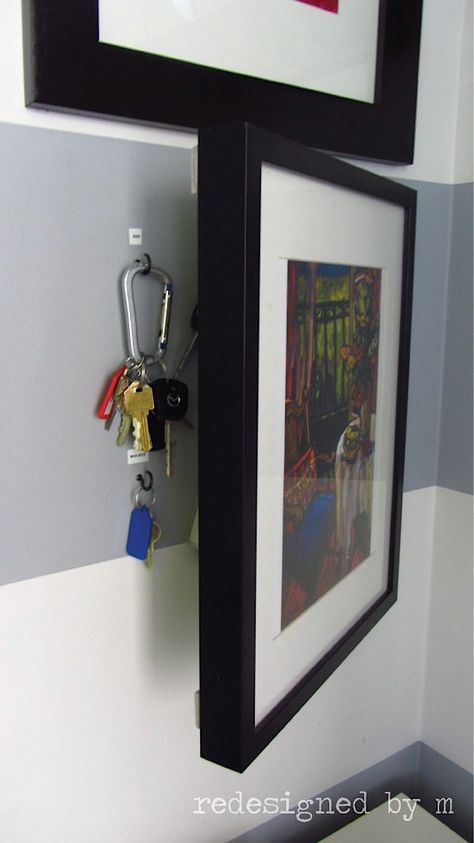 Hang a picture frame on a hinge in your entryway, then stash your keys behind it. Skjulte Rum, Bloxburg Kitchen, Creative Organization, Entryway Storage, Key Storage, Design Kitchen, Mediterranean Diet, Hidden Storage, Diy Storage