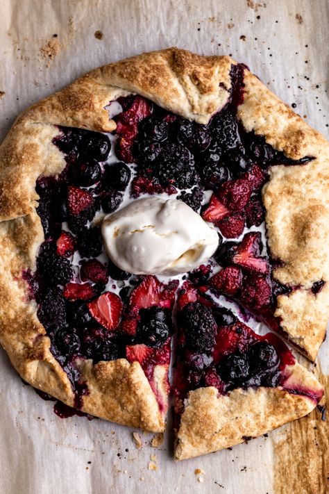 Berry Galette Recipe, Berry Galette, Cornmeal Crust, Blueberry Galette, Pizza Sugar Cookie, Pastas Recipes, Galette Recipe, Berry Tart, Sally's Baking