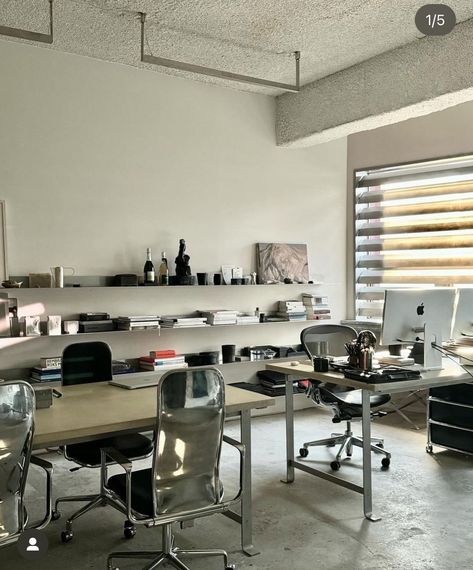 Desk Vibes, Modern Office Design Inspiration, Space Vibes, Steel Furniture Design, Work Space Decor, Minimalist Interior Style, Studio Interior Design, Modern Office Design, Office Inspo