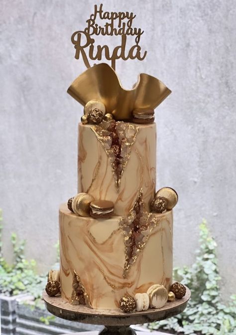 Beige White Gold Birthday Cake, Brown Theme Dessert Table, Melanin Cake Ideas, Shades Of Brown Wedding Cake, Brown And White Cake Design, Nude Decoration Party, Chocolate Brown And Gold Wedding, Brown And Gold Birthday Decorations, 30 Shades Of Melanin Party