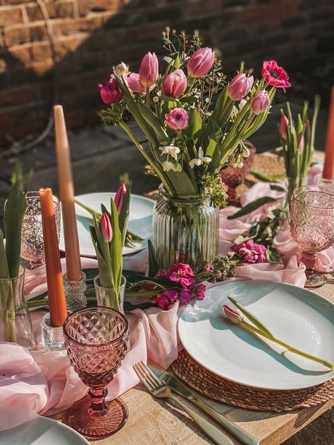 Boho Outdoor Table Decor, Pretty In Pink Table Decor, Spring Brunch Decorations Table Settings, Pink Tulip Table Decor, Garden Party Table Runner, Spring Theme Table Decor, Spring Picnic Decor, Spring Dinner Decor, Spring Table Set Up