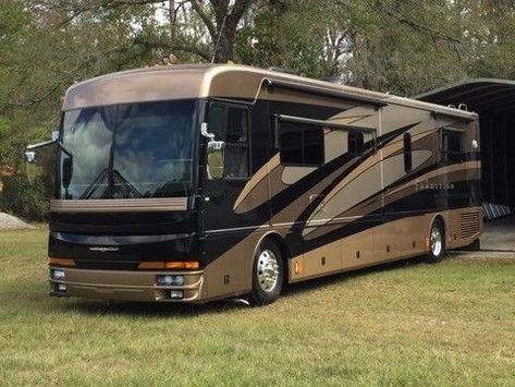 garaged 2004 Fleetwood American Tradition Motorcoach camper Custom Rv Motorhome, Super C Rv Motorhome, Bus Conversion For Sale, Motor Homes For Sale, Winnebago Brave, Mercedes Rv Motorhome, Newmar Rv Motorhome, Luxury Rv Living, Cool Rvs