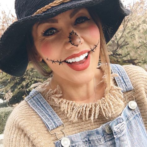 jillian-harris-as-a-scar-crow Scarecrow Halloween Makeup, Halloween Costumes Scarecrow, Scarecrow Makeup, Crow Costume, Love It Or List It, Scarecrow Costume, Creative Pumpkin Carving, Jillian Harris, Diy Kostüm