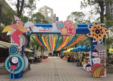 Gate Decoration For College Fest, Festival Entrance Gate Design, Retro Booth Design, Festival Stage Design Outdoor, Festival Gate Design, Event Gate Design Entrance, Gate Event Design, Event Gate Design, Concert Decorations