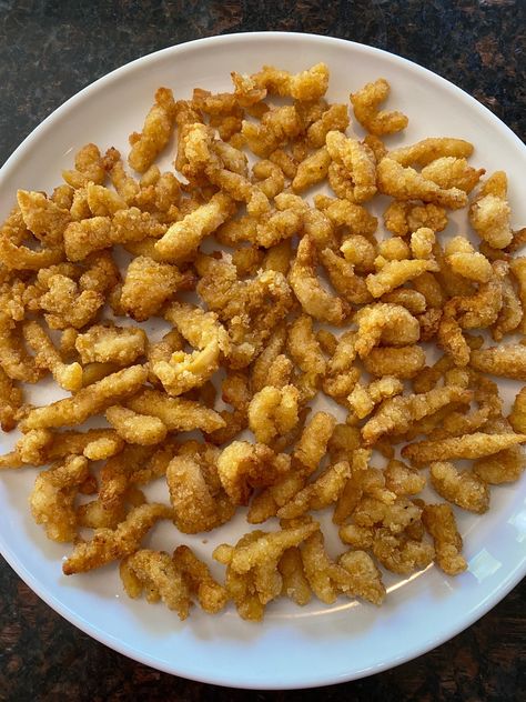 It is SO EASY to make Air Fryer Frozen Seapak Clam Strips any time of day! Just like most air fryer recipes, it’s as easy as placing them in the basket and letting the convection work its magic. You’ll get crispy, crunchy clam strips cooked perfectly every time!  If you need a quick appetizer or are just craving something crunchy, these breaded clam strips take less than 10 minutes to air fry. You’ll have a tasty snack in no time. You must try them hot and spicy with my homemade buffalo sauce! Clam Strips Recipe, Air Fryer Frozen Shrimp, Gucomole Recipe, Frozen Cooked Shrimp, Easy Guacamole Recipe, Foil Meals, Air Fryer Shrimp, New Air Fryer Recipes, Best Guacamole