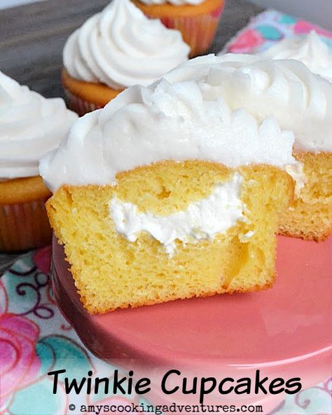 Amy's Cooking Adventures: Twinkie Cupcakes Twinkie Cookies, Icing Hacks, Twinkie Cupcakes, Twinkie Cake, Eat Cupcakes, Creative Cupcakes, Cupcake Decorating, Homemade Whipped Cream, Cupcake Frosting