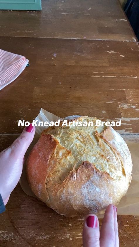 This no knead artisan style bread has only 4 ingredients and is a great introduction to for people those who want to get started baking bread. No Knead Artisan Bread, Easy Sourdough Bread Recipe, Knead Bread Recipe, Artisan Bread Recipes, No Knead Bread, Baking Bread, No Knead, Easy Bread, Bread Recipes Homemade