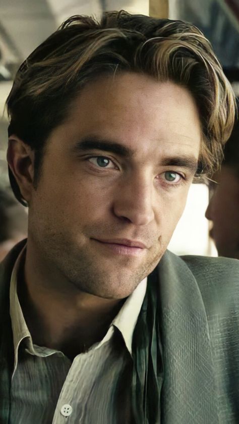 Robert Pattinson Short Hair, Neil Tenet, Batman Pattinson, Robert Pattinson Tenet, Robert Pattinson Tenet Haircut, Robert Pattinson Black Hair, Blonde Robert Pattinson, Good Time Movie Robert Pattinson, Robert Pattinson Twilight