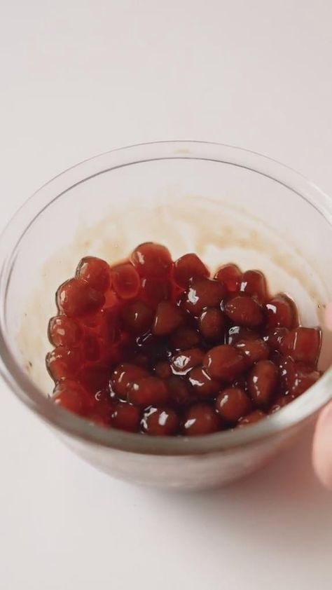 How To Make Homemade Tapioca Pearls With 3 Ingredients - Kitchen (Mis)Adventures How To Make Boba, Melon Tea, Tapioca Pudding, Mango Pudding, Tapioca Pearls, Tapioca Flour, How To Make Homemade, Bubble Tea, Milk Tea