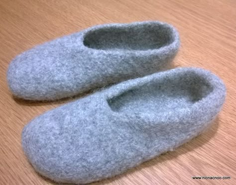 Wool Slippers Diy, Felted Wool Slippers Pattern, Knitted Felted Slippers Free Pattern, Wool Slippers Pattern, Felting Shoes, Felted Slippers Pattern, Sewing Slippers, Knitting In The Round, Knit Slippers Free Pattern