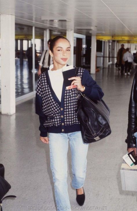 Lessons in Style - SADE - Blue is in Fashion this Year Sade Adu, Looks Jeans, Quiet Storm, Chique Outfits, Moda Vintage, Mode Inspo, Mode Inspiration, Denim Outfit, Street Fashion