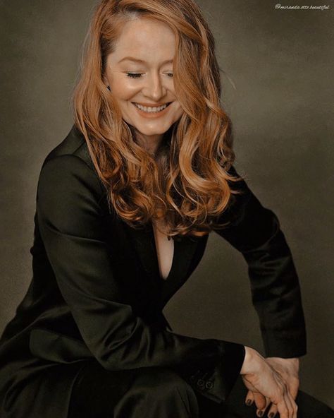 Madam Spellman, Zelda Spellman, Reaching For The Moon, Michelle Gomez, Changing Life, Sabrina Witch, Miranda Otto, The Chilling Adventures Of Sabrina, Sabrina Spellman