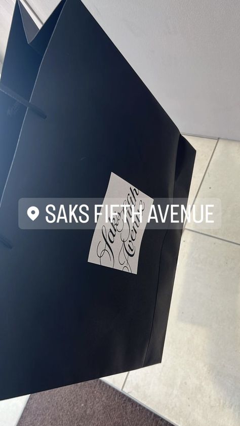 Saks Fifth Avenue Aesthetic, Small Horse Barn, Luxury Birthday, Trading Charts, Future Lifestyle, Baby Videos, Bags Aesthetic, Horse Barn, Money Cash