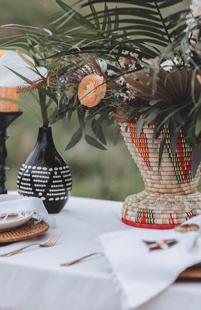 African Inspired Centerpieces, African Themed Centerpieces, African Flower Arrangements, Afro Bohemian Wedding, Modern African Wedding Decor, African Wedding Color Schemes, Afrocentric Wedding Decor, African Wedding Table Decor, Kenyan Wedding Traditions