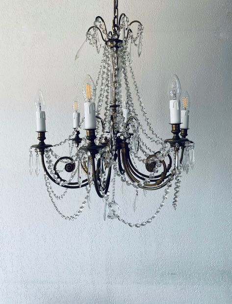 Lustre à papilles ancien en bronze et cristal - Etsy France Suspension Vintage, Live Light, Ceiling Light Fixtures, Chandelier Lighting, Chandeliers, Light Fixtures, Ceiling, Ceiling Lights, France