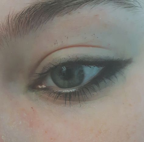 tags :) -> alt, makeup, tutorial, eyeshadow, eyeliner, grunge, indie, dark academia, ideas, fitspo, eye, girl, cool, hippie, boho, 70s, rock, festival, concert Grunge Makeup 70s, Alt Eye Makeup Simple, Grunge Eyeliner For Hooded Eyes, Grunge Make Up Ideas, 2014 Tumblr Grunge Makeup, Rockstar Girlfriend Eye Makeup, 70s Grunge Makeup, Rock Girlfriend Makeup, Rock Eye Makeup